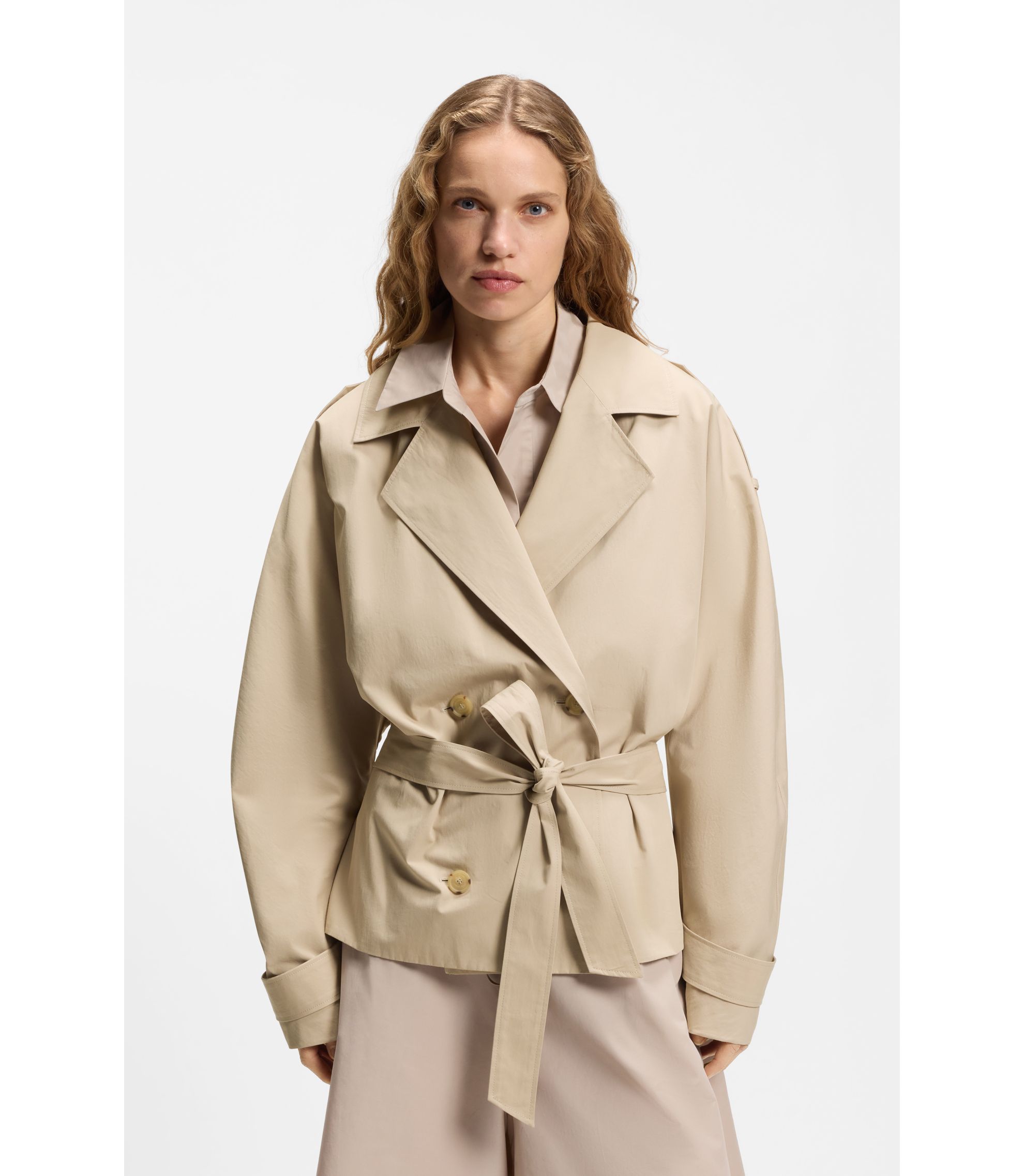 Kurzmantel aus Baumwoll-Popeline mit Gürtel