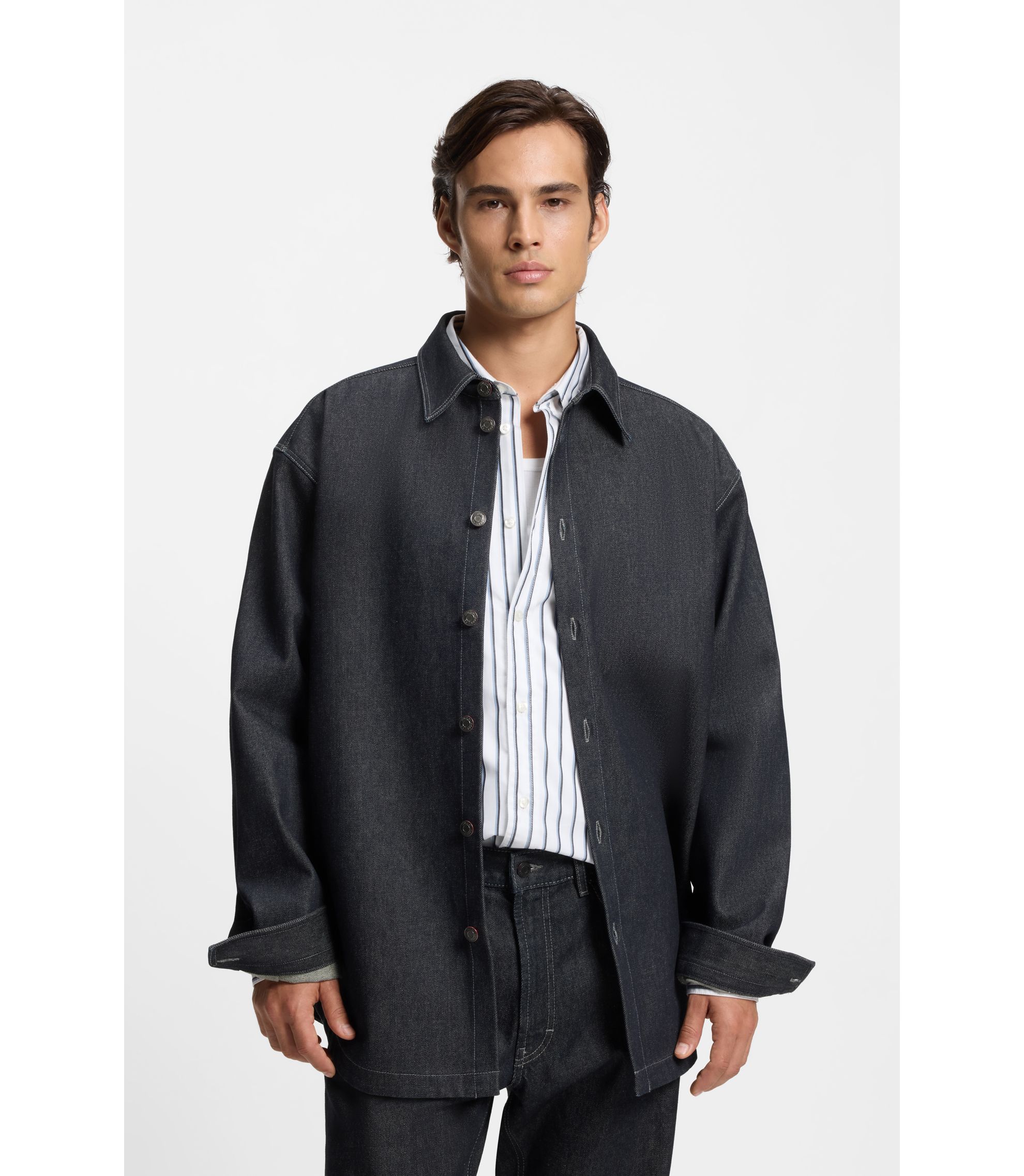 Oversized Hemd aus schwerem dunkelblauem Denim