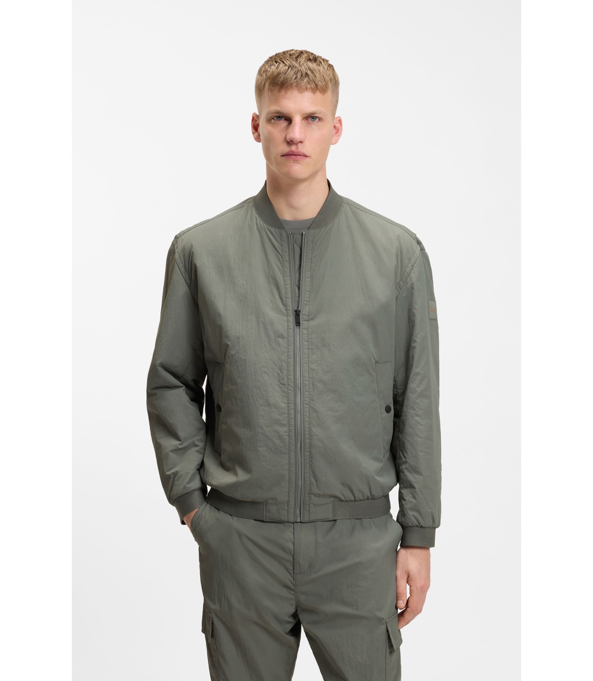 Wasserabweisende Bomberjacke aus softem Gewebe