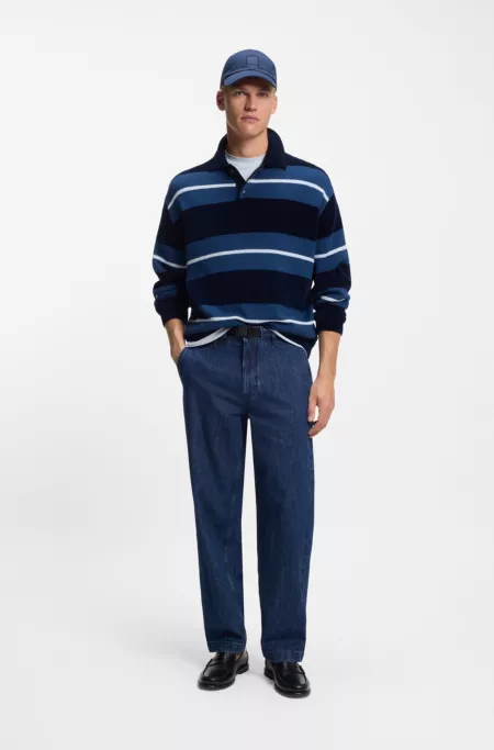 Jean coupe fuselée en denim bleu rigide