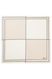 Pa&ntilde;uelo estampado en seda con monogramas Double B, Beige claro