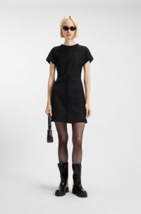Robe en maille bouclette brillante avec finitions bande ornée d’une chaîne, Noir