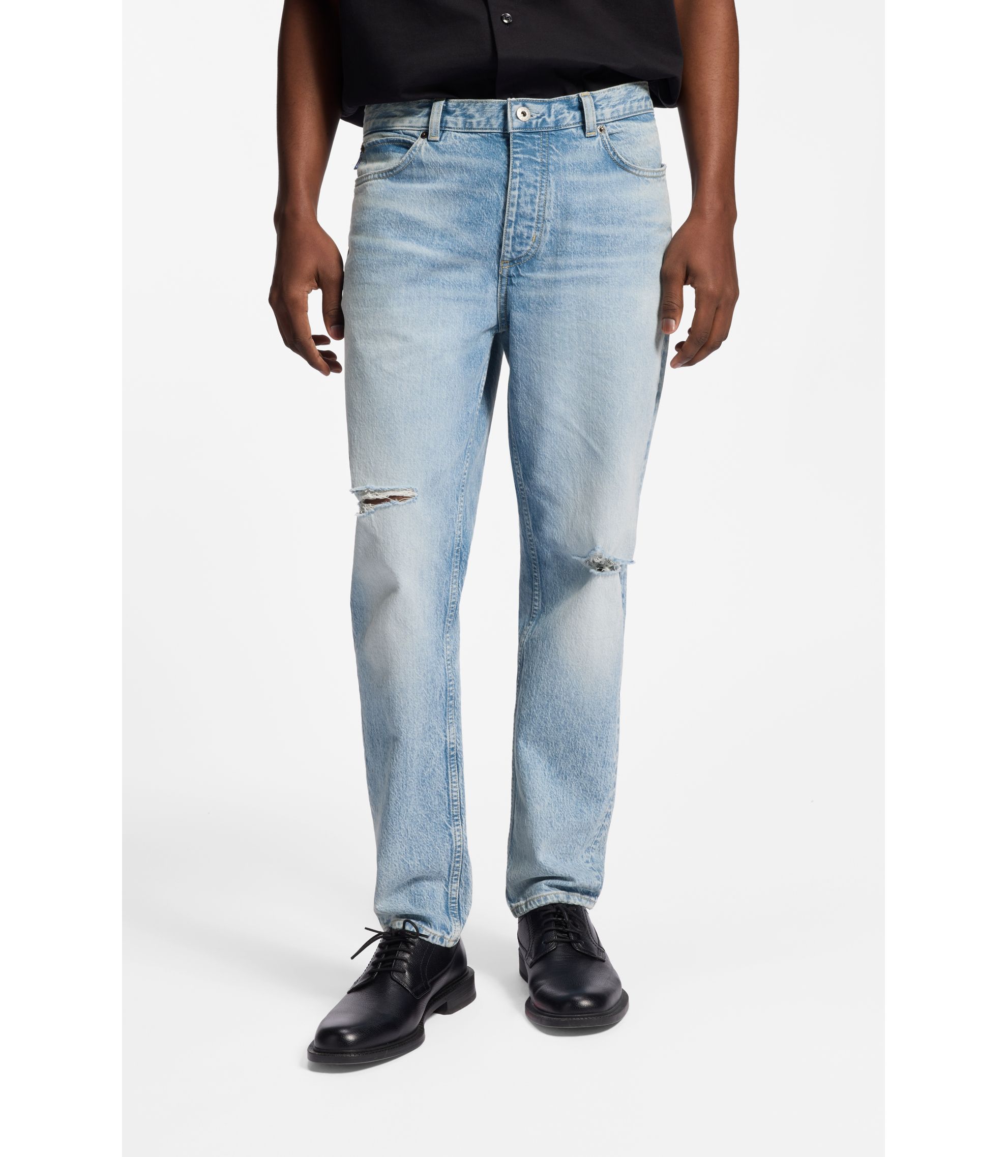Tapered-Fit Jeans aus hellblauem Used-Denim