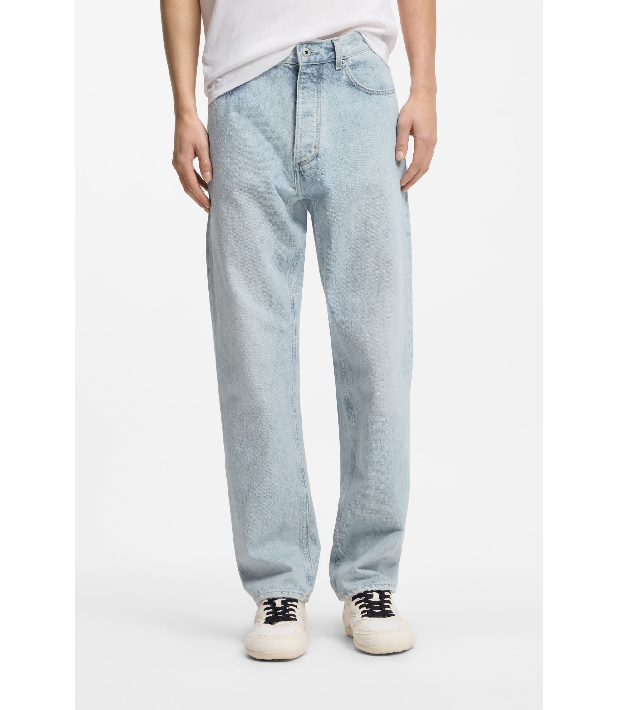 Regular-Fit Jeans aus hellblauem Denim