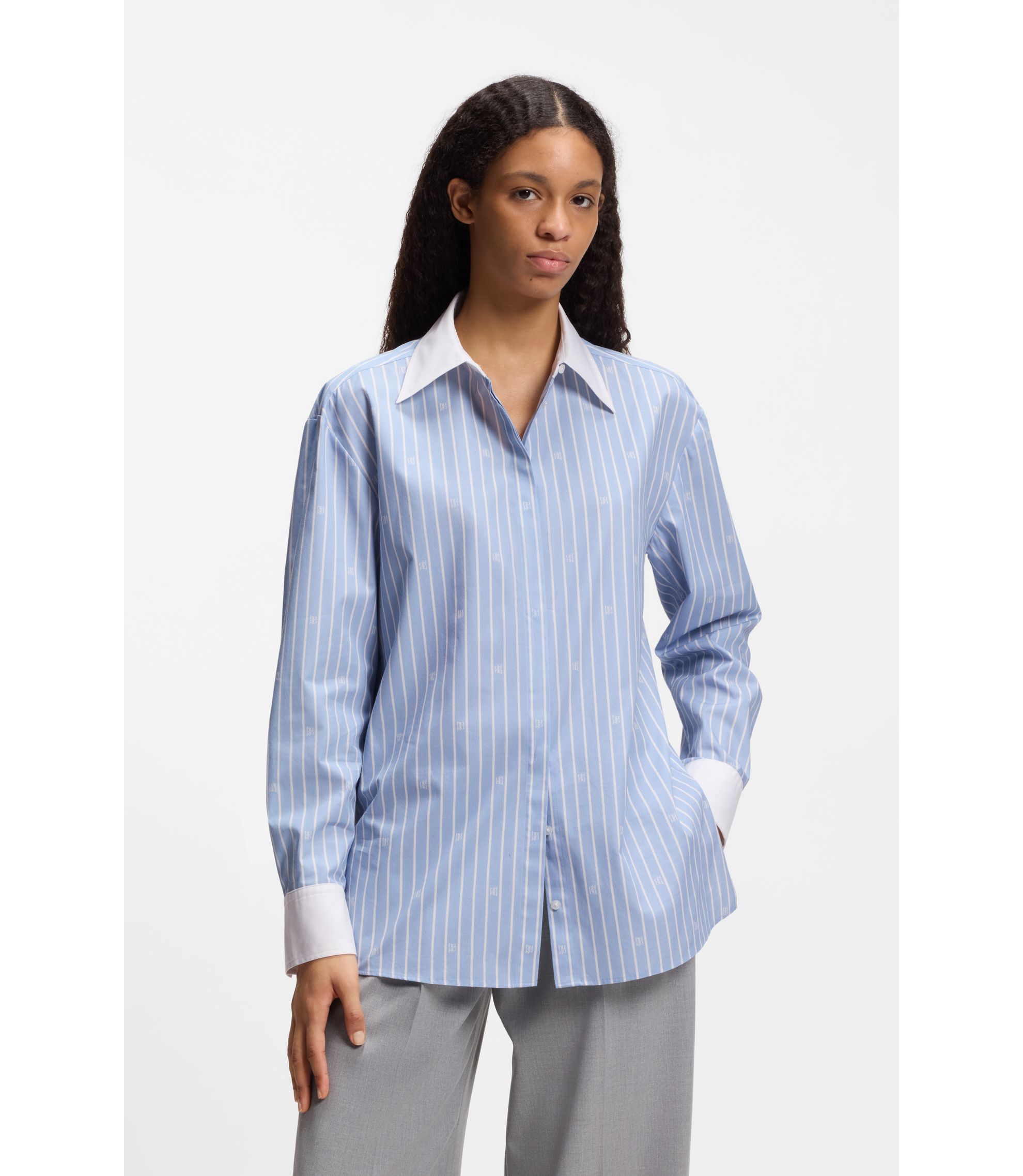 Oversized Bluse mit Stack-Logos