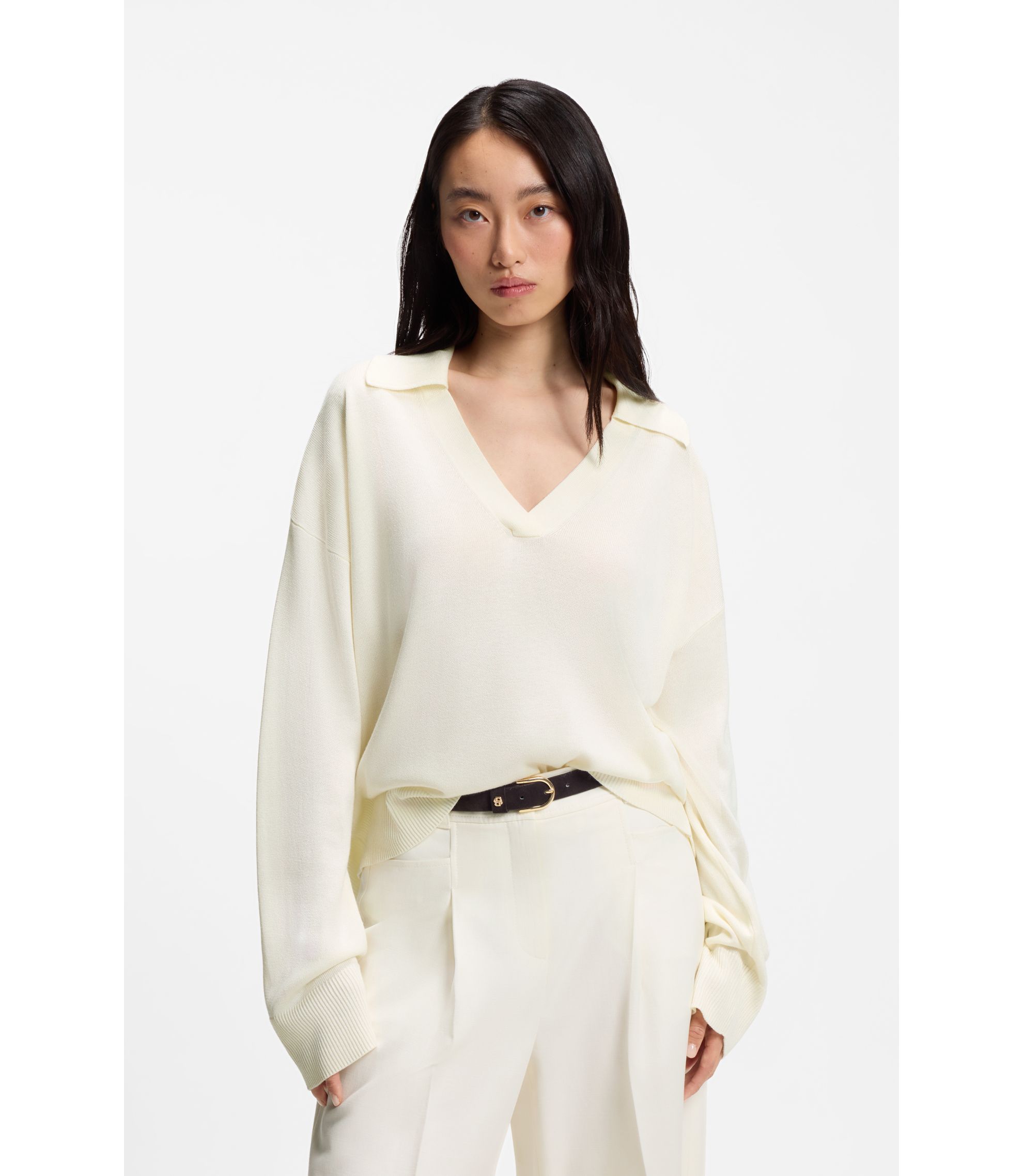 Entspannter Pullover mit offenem Kragen