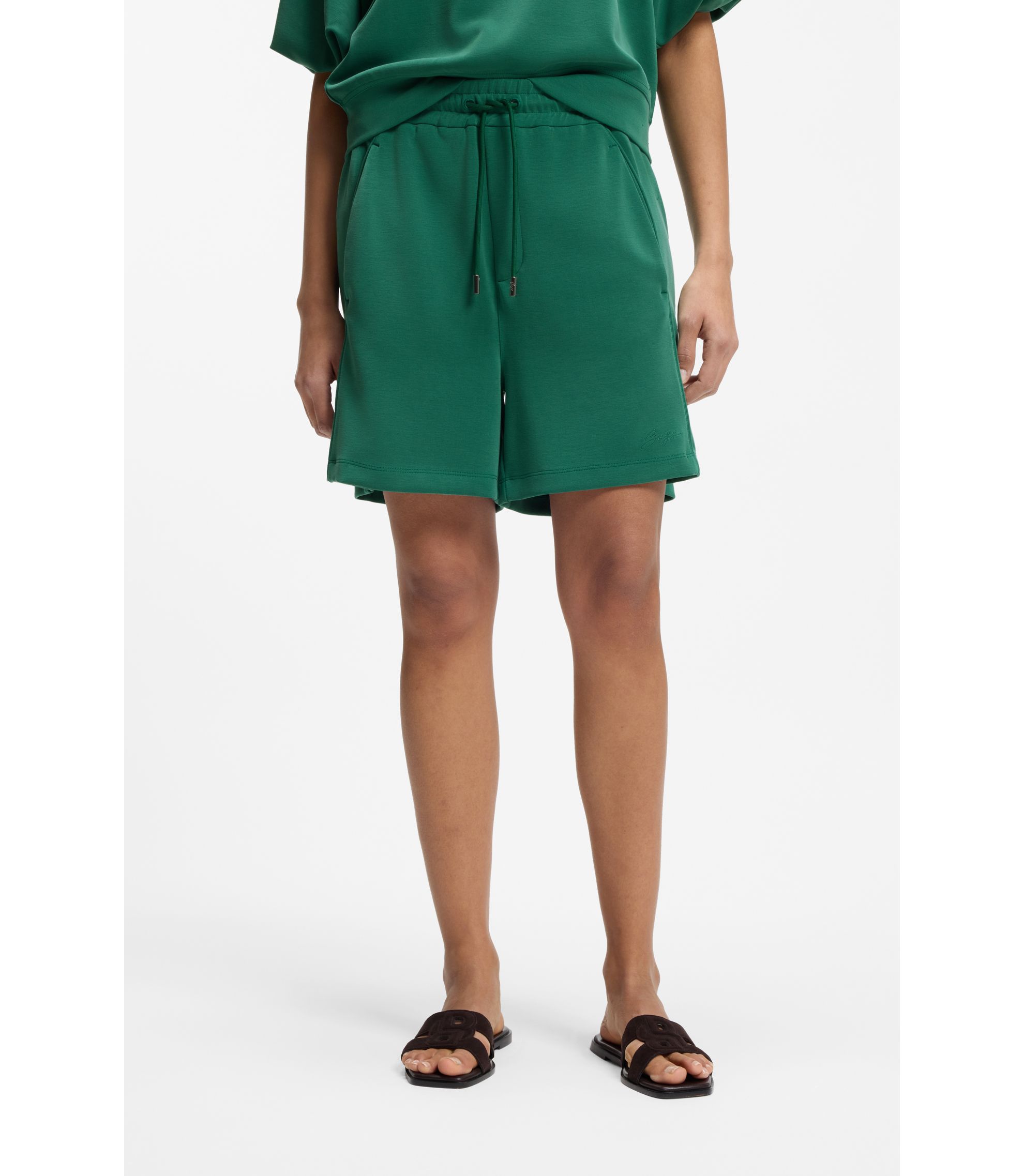 Regular-Fit Shorts aus Modal-Mix mit Teilungsnähten