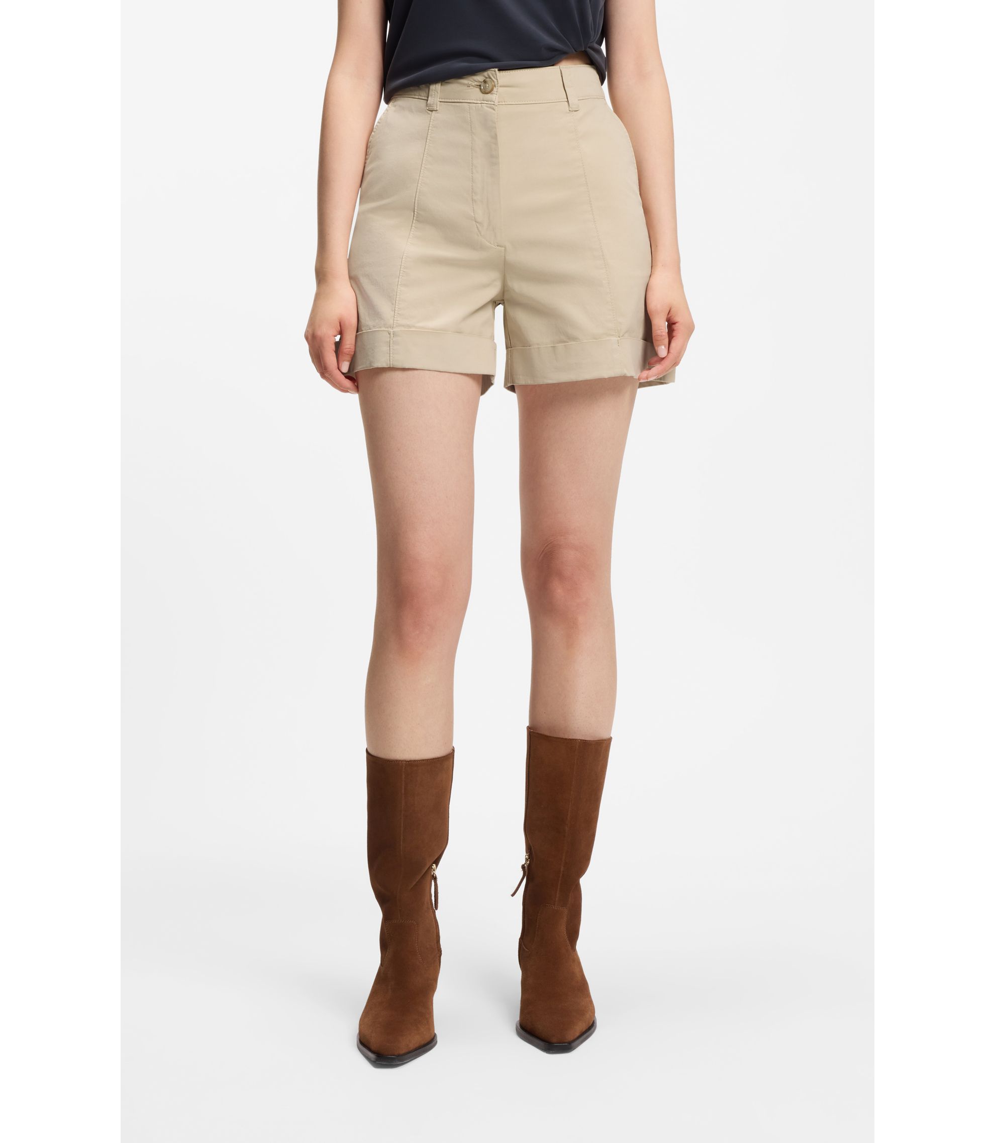 Shorts aus Stretch-Baumwolle mit umgeschlagenen Säumen