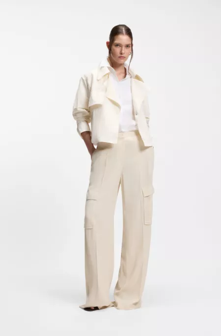 Short trench coat in peached crepe