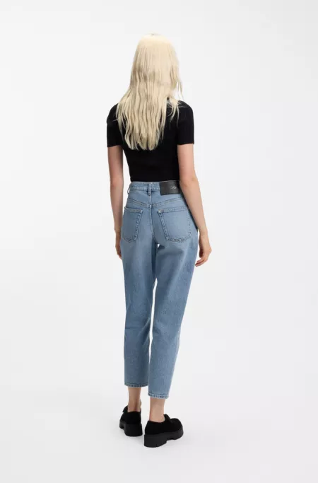 Jean Mom en denim stretch bleu avec poche en relief