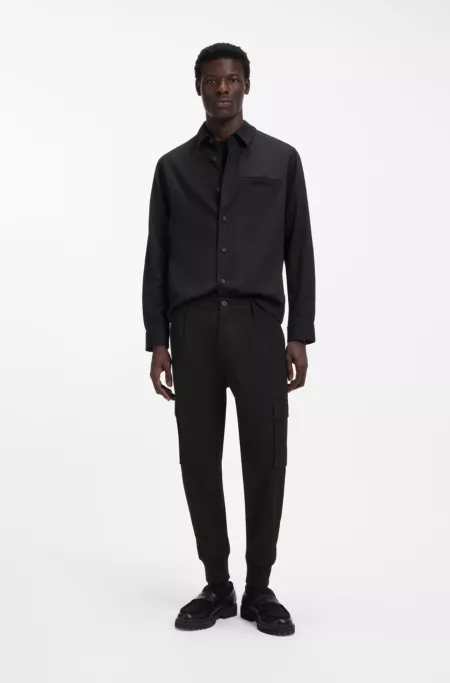 Slim-fit trousers with cargo pockets