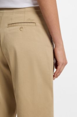 Pantalones chinos loose fit en sarga de algod&oacute;n el&aacute;stico, Beige