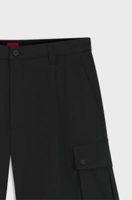 Shorts cargo in cotone elasticizzato con pieghe sulla parte anteriore, Nero