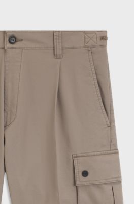 Stretch-cotton cargo shorts with pleat front, Light Brown