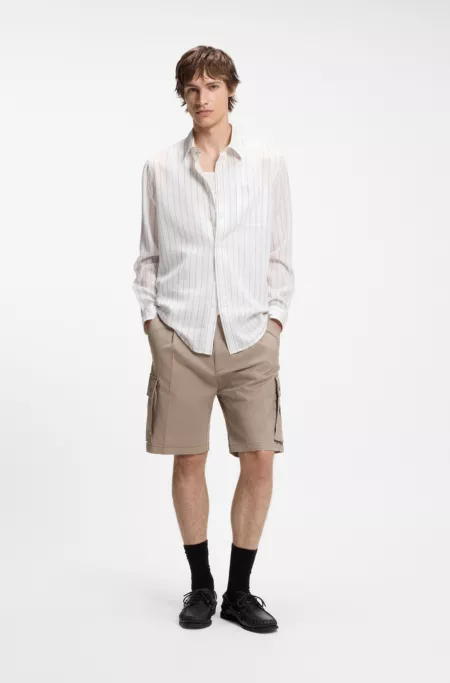 Stretch-cotton cargo shorts with pleat front