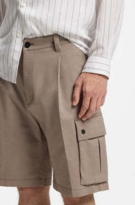 Stretch-cotton cargo shorts with pleat front, Light Brown