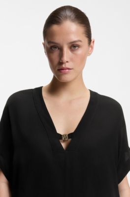 Crepe V-neck top with Double B monogram buckle, Black