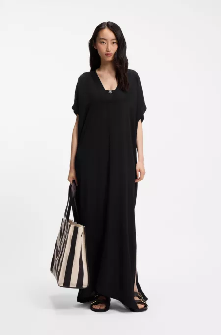 Caftán playero arrugado con cuello en pico y cierre de monograma Double B