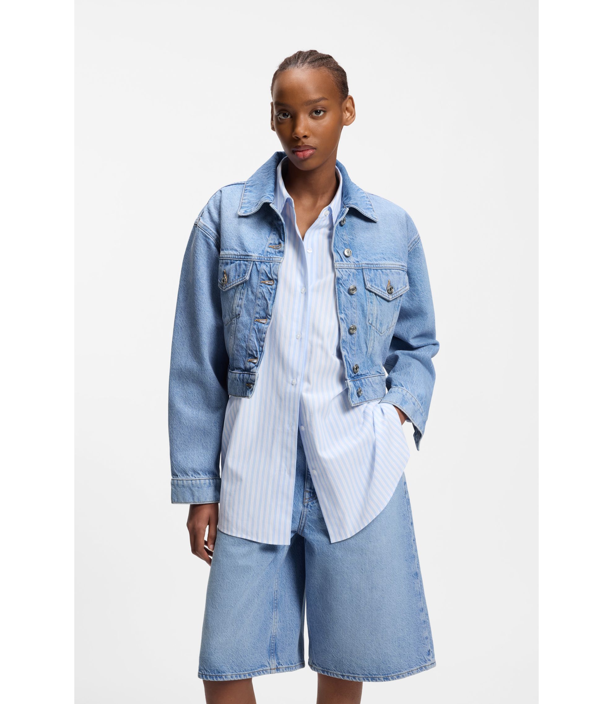 Regular-Fit Jacke aus hellblauem Denim