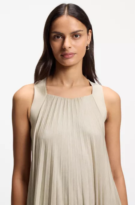 Halterneck dress with plissé pleats