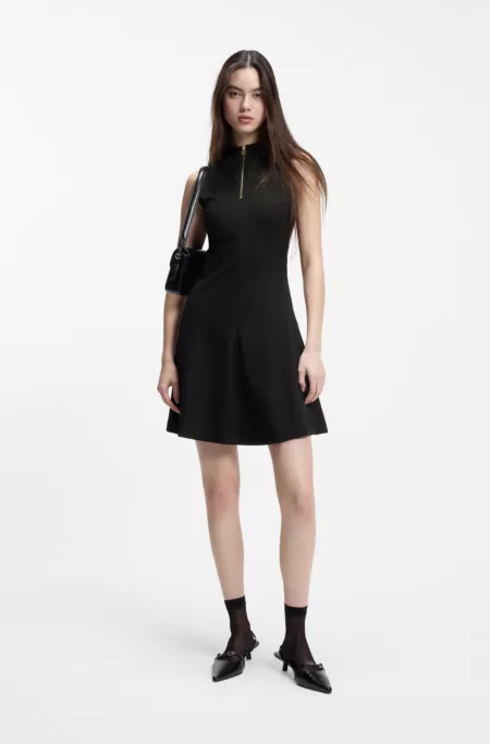 Vestido evasé con cremallera en el cuello