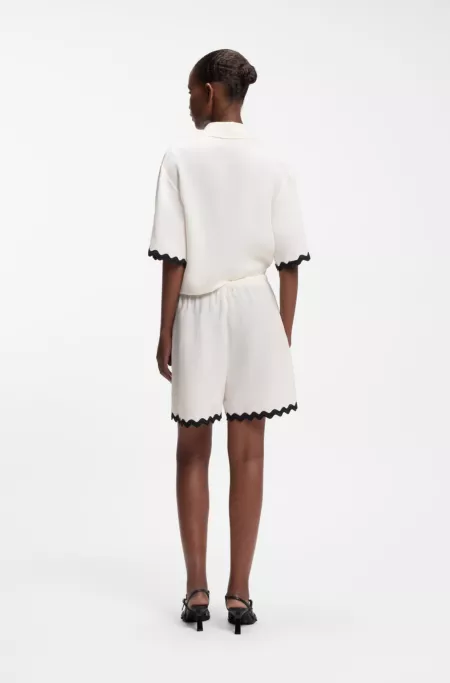 Relaxed-fit shorts with zigzag tape