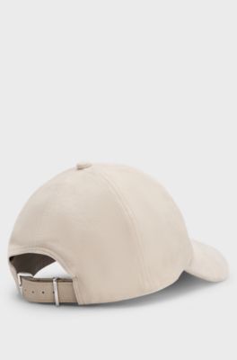 Cap aus Veloursleder mit Logo-Niete, Hellbeige