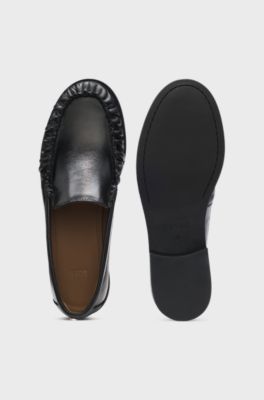 Leather loafer with ruched detailing, Black