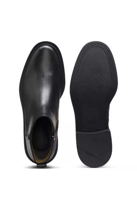 Leather boots with logo trim