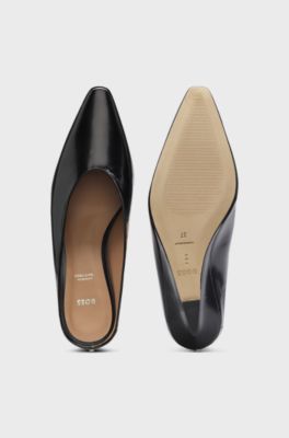 Mules de piel con tac&oacute;n de cu&ntilde;a, Negro