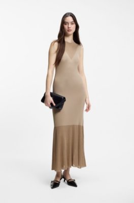 Ribbed dress with colour-blocked effect
