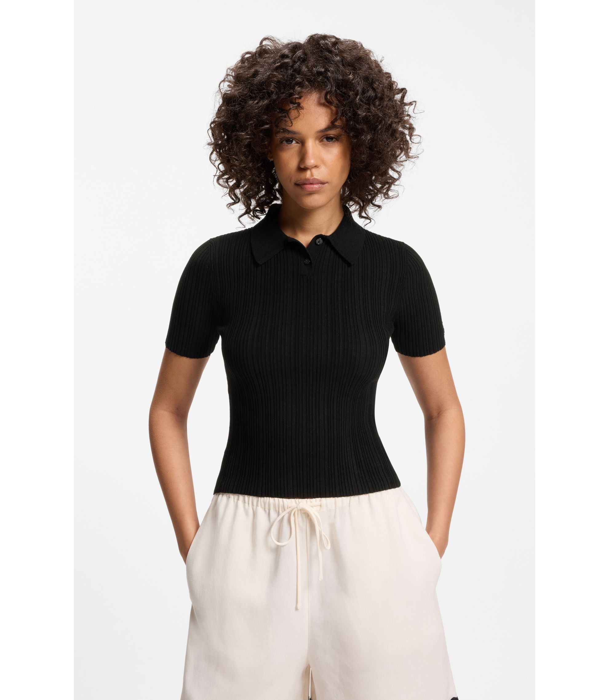 Slim-Fit Pullover mit Polokragen und Rippstruktur