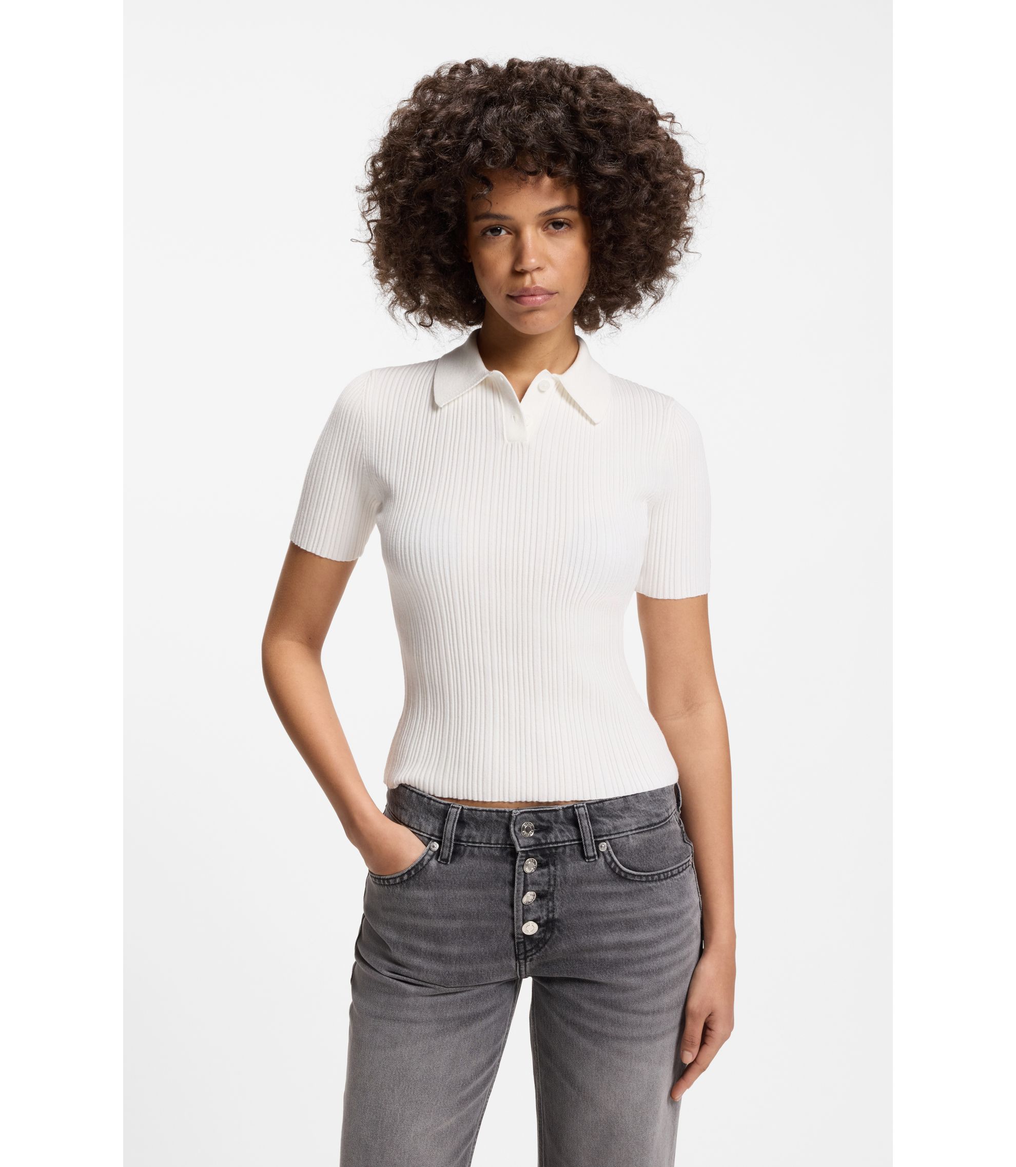 Slim-Fit Pullover mit Polokragen und Rippstruktur