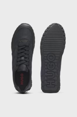 Sneakers low-top in pelle scamosciata con tomaia con monogrammi, Nero