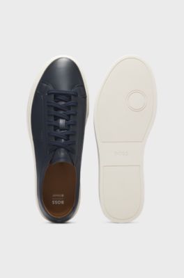 Lage sneakers van leer met reli&euml;flogo, Donkerblauw