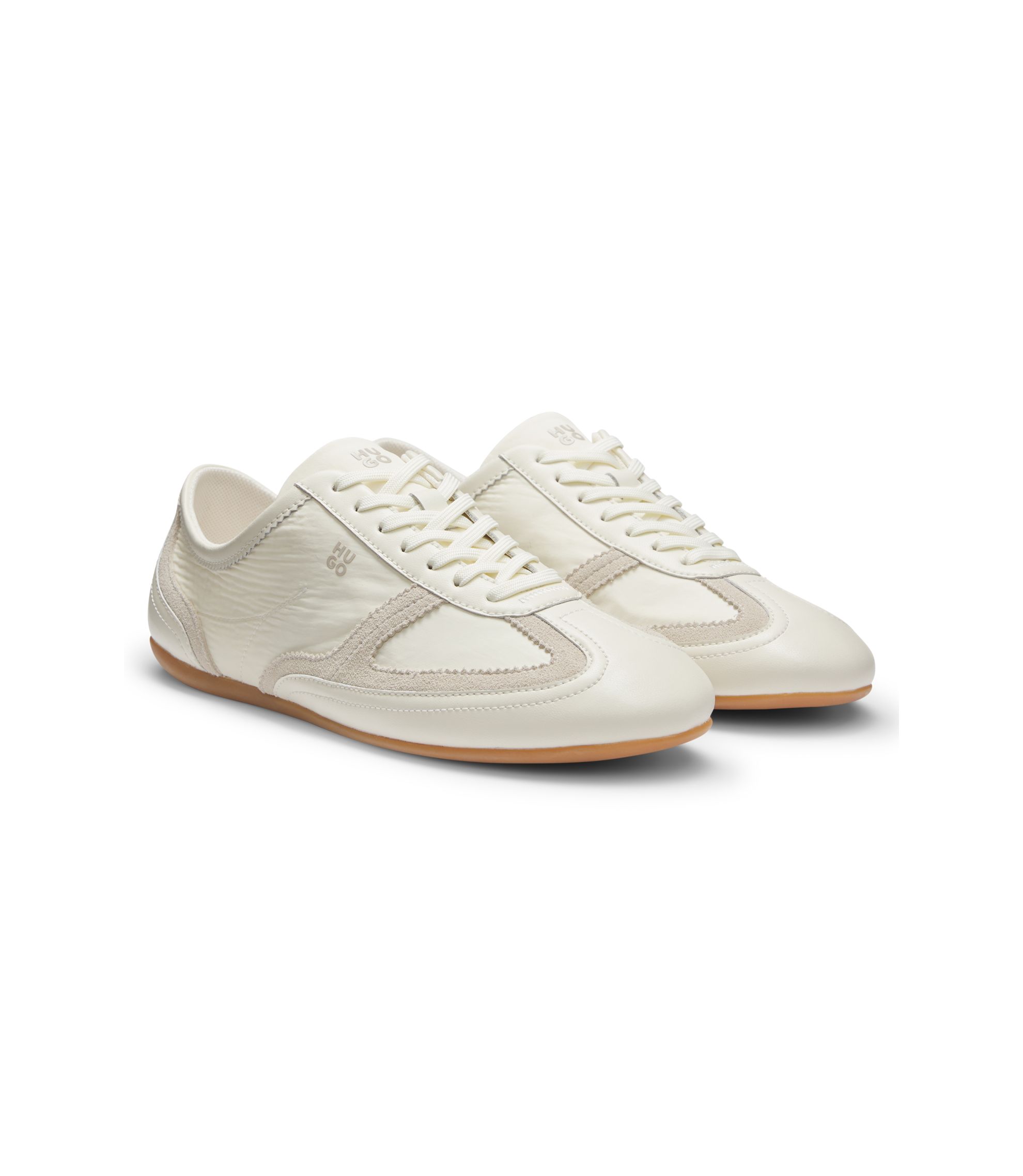 Lowtop Sneakers aus Leder und Veloursleder
