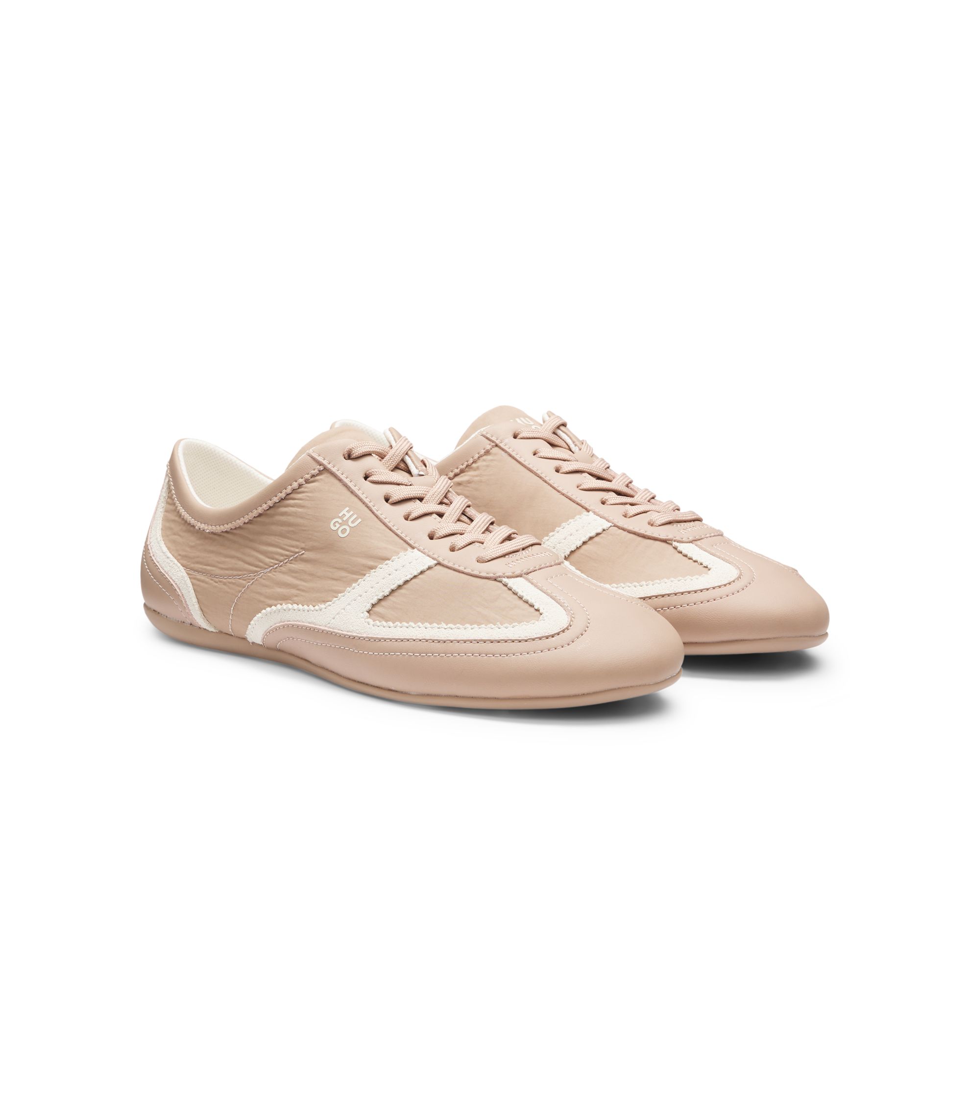 Lowtop Sneakers aus Leder und Veloursleder