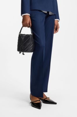 Sac seau en similicuir matelass&eacute; avec logo revisit&eacute;, Noir