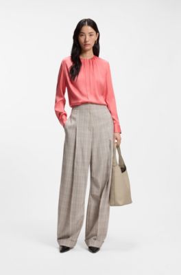 Hobo bag in leather with metallic logo lettering, Light Beige