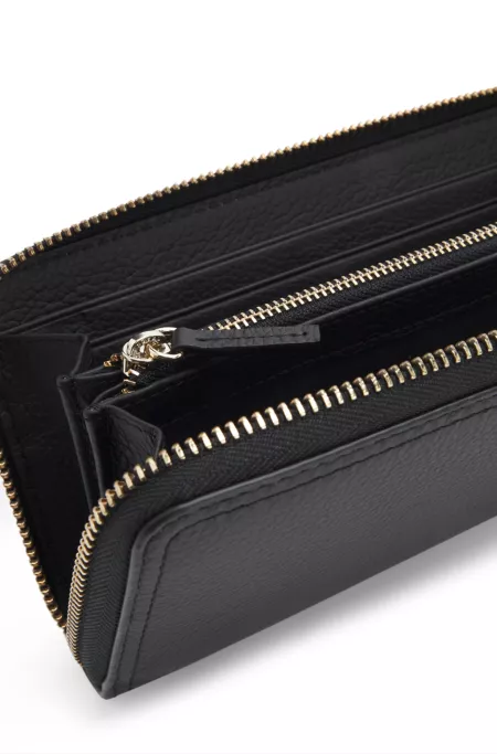 Ziparound wallet in grained leather with metallic logo lettering