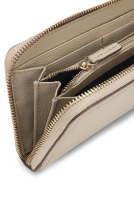 Ziparound wallet in grained leather with metallic logo lettering, Light Beige