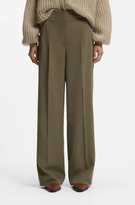 Straight-fit trousers with pleat front