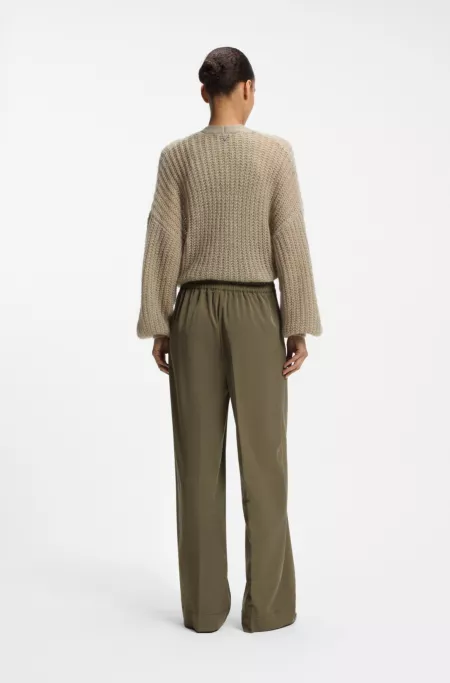 Straight-fit trousers with pleat front
