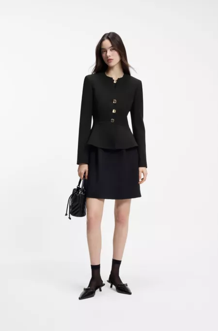 Chaqueta regular fit en tejido de crepé con peplo en el dobladillo