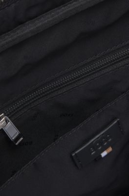 Attach&eacute;taske med monogramprint, Sort