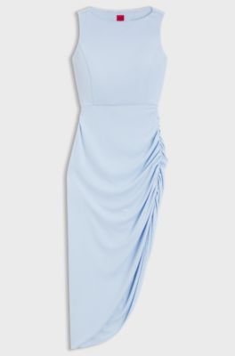 Kleid aus Krepp mit gerafftem asymmetrischem Saum, Hellblau