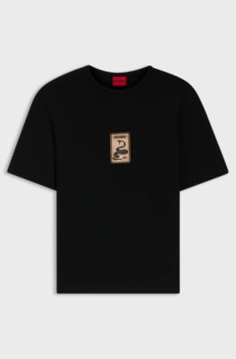 T-shirt i bomullsjersey med broderat m&auml;rke, Svart