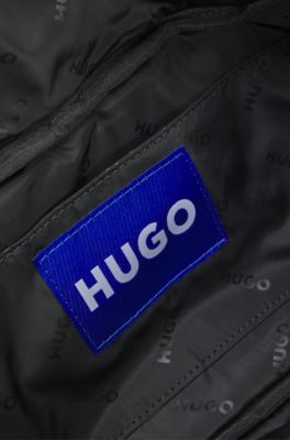 Heuptasje met blauw logolabel, Zwart