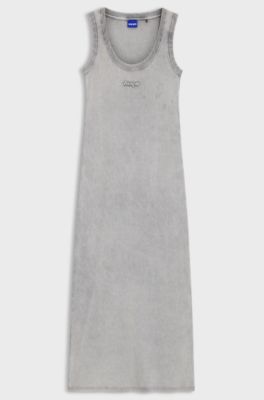 Vestido slim fit de algod&oacute;n el&aacute;stico con logo repujado, Gris claro