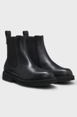 Bottines en cuir avec tirette logot&eacute;e, Noir